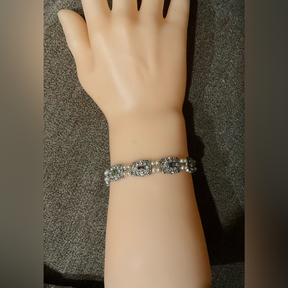 Camrose and Kross: J.B.K faux pearls silver tone square multi stones bracelet. - Picture 11 of 11